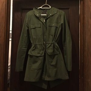 Utility trench coat in olive